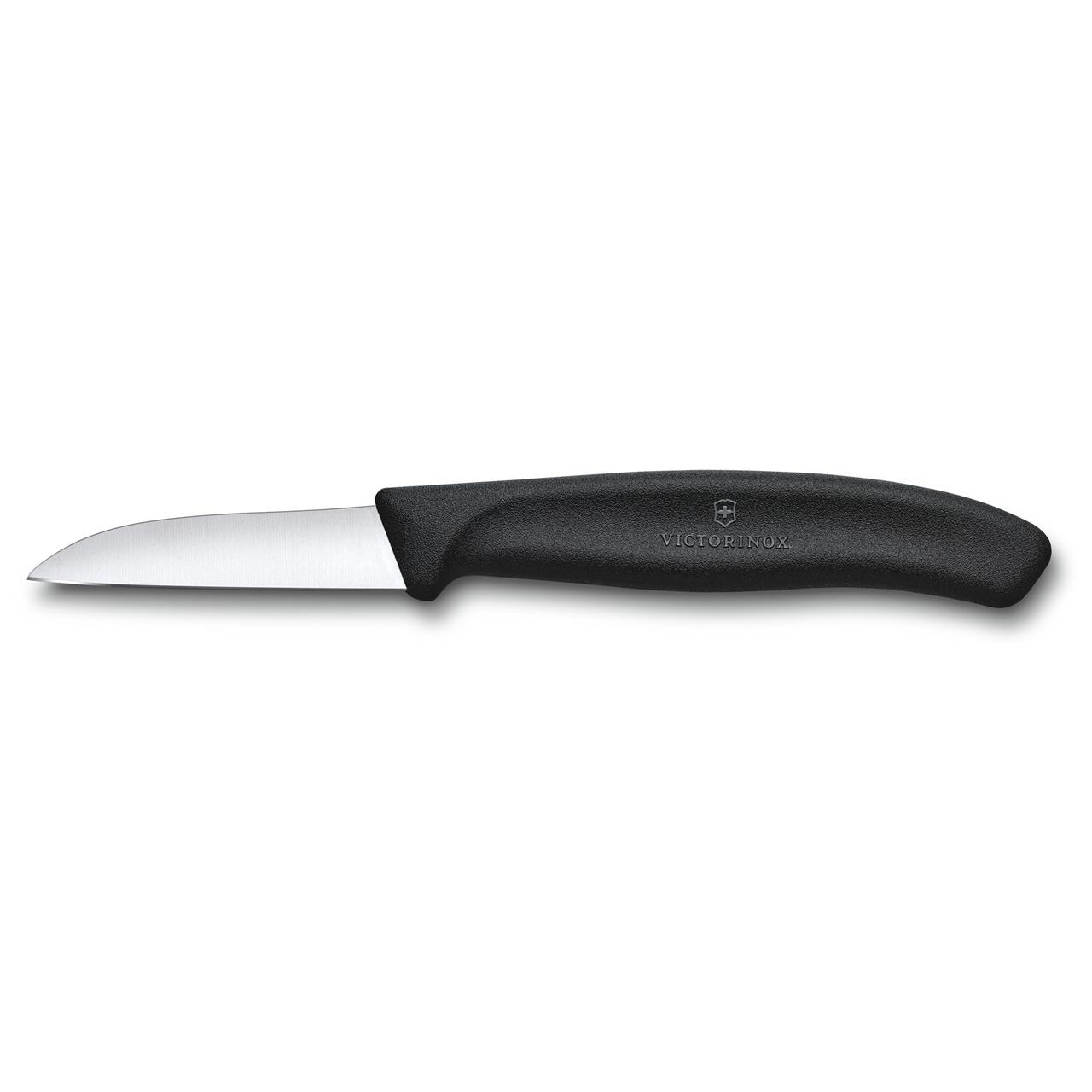 Das Bild zeigt ein kleines Gemüsemesser mit einer 6 cm langen Klinge und schwarzem Griff. Es handelt sich um das Modell "Swiss Classic" von Victorinox.