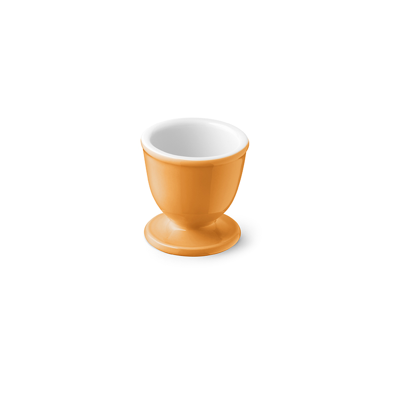 Das Bild zeigt einen Eierbecher in der Farbe Orange. Der Eierbecher hat ein einfaches, solides Design mit weißem Innenrand.