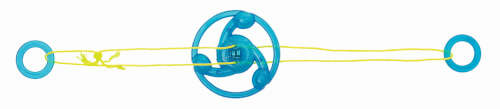 Auf dem Bild ist ein blaues Spielzeug mit zwei Ringen an den Enden und einer gelben Schnur zu sehen. In der Mitte befindet sich ein drehbares Element, das von der Schnur gehalten wird.
