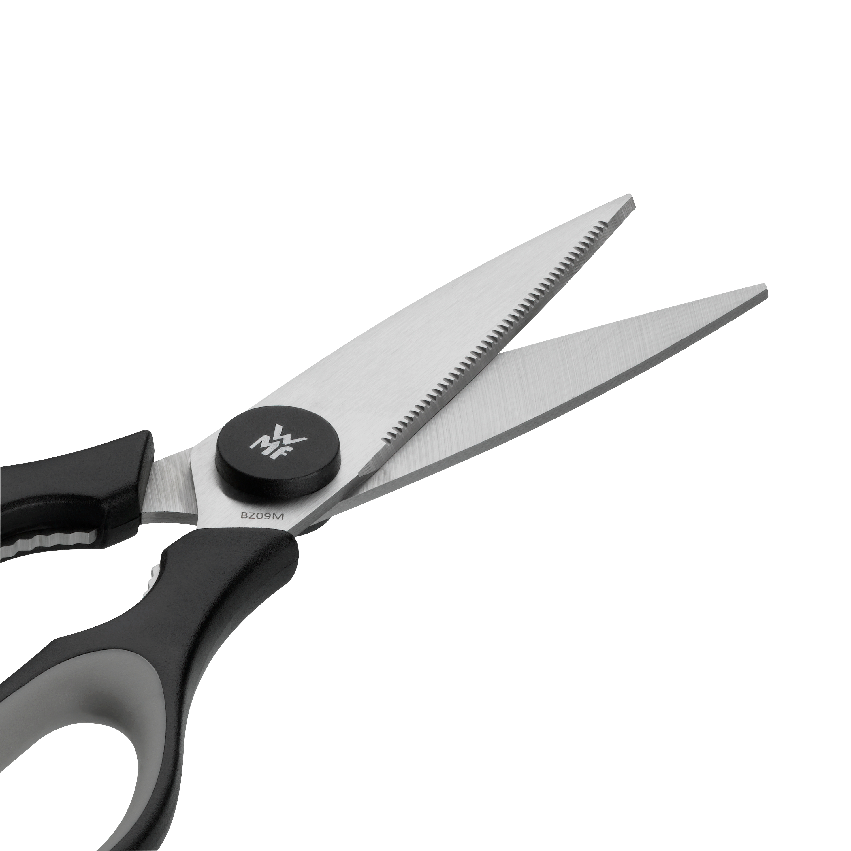 Auf dem Bild ist eine Küchenschere mit schwarzen Griffen zu sehen. Die Klingen sind aus Metall und eine von ihnen hat einen gezackten Rand.