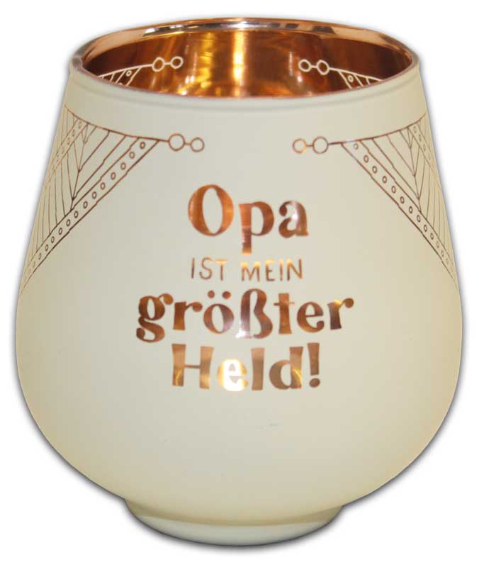 Dieses Bild zeigt ein Windlicht mit der Aufschrift "Opa ist mein größter Held!". Das Windlicht ist hell mit goldfarbenen Verzierungen und Schrift gestaltet.