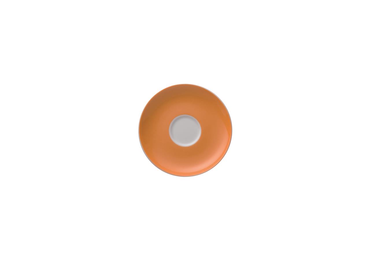 Die Abbildung zeigt eine orangefarbene Espresso- oder Mokka-Untertasse mit einem Durchmesser von 12 cm. Das Modell heißt "Sunny Day / Orange" und hat in der Mitte eine weiße Vertiefung.