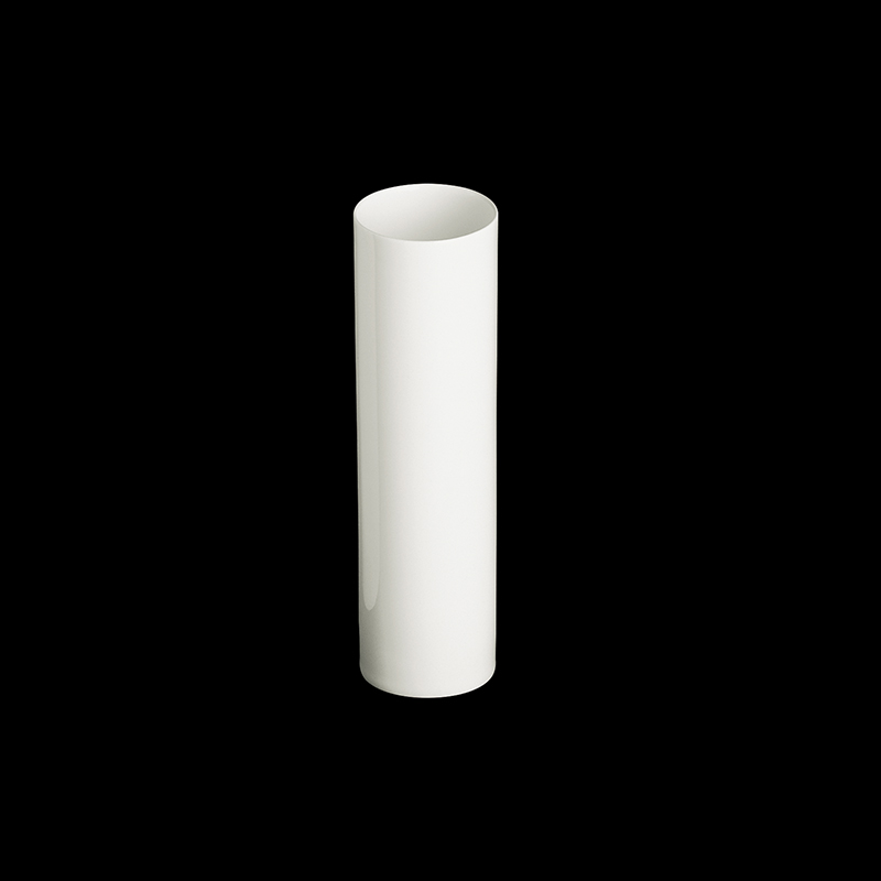 Die Abbildung zeigt eine zylindrische Vase aus weißem Fine Bone China mit einer Höhe von 21 cm. Die Vase hat ein schlichtes und elegantes Design.