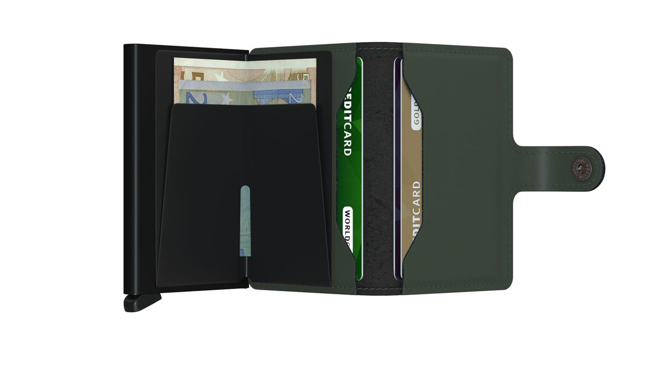 Das Bild zeigt ein offenes Mini-Wallet in Mattgrün-Schwarz mit Fächern für Geldscheine und Karten. Im Inneren sind mehrere Kreditkarten und Geldscheine zu sehen.
