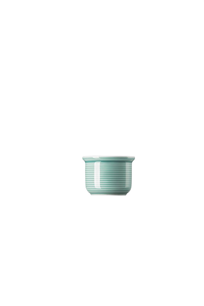 Auf dem Bild ist ein Eierbecher in der Farbe Ice Blue zu sehen. Er hat ein modernes, geripptes Design und wirkt schlicht und elegant.