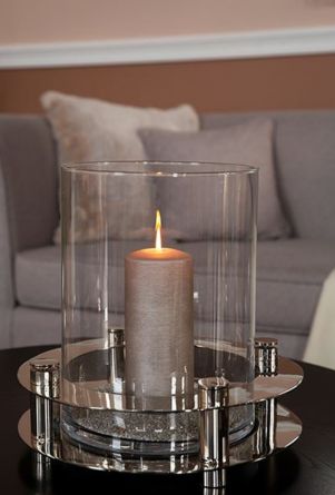 Das Bild zeigt ein Produkt mit dem Namen 'Fink'. Es handelt sich um eine dekorative oder nützliche Ware.