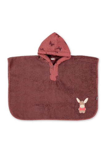 Auf dem Bild ist ein braunes Kinder-Poncho-Handtuch mit Kapuze zu sehen. Auf der Vorderseite unten rechts ist eine süße Hasenapplikation angebracht.