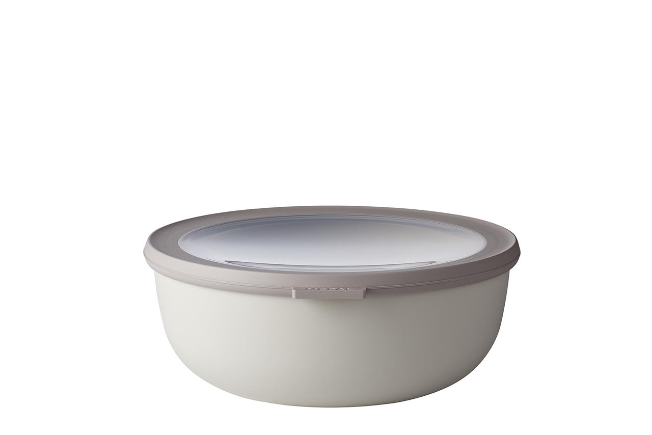 Die Abbildung zeigt eine runde Schüssel mit Deckel in der Farbe Nordic White. Es handelt sich um die Multi Bowl Cirqula mit einem Fassungsvermögen von 2,25 Litern.