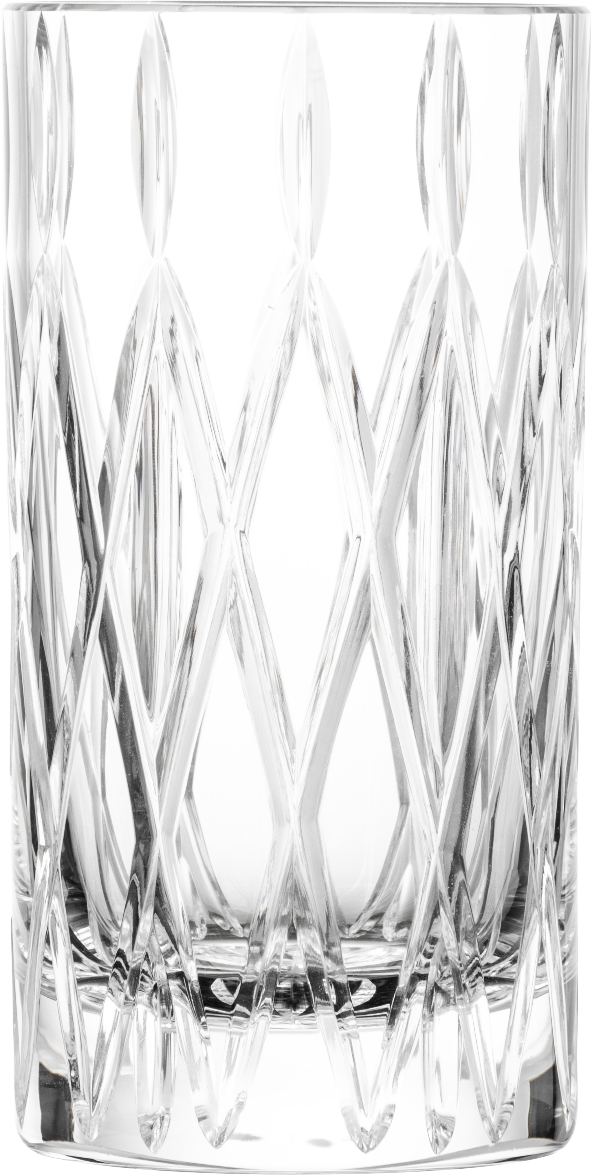 Das Bild zeigt ein klares Glas mit einem eleganten, geometrischen Schliffmuster. Das Glas ist leer und wirkt sehr hochwertig.