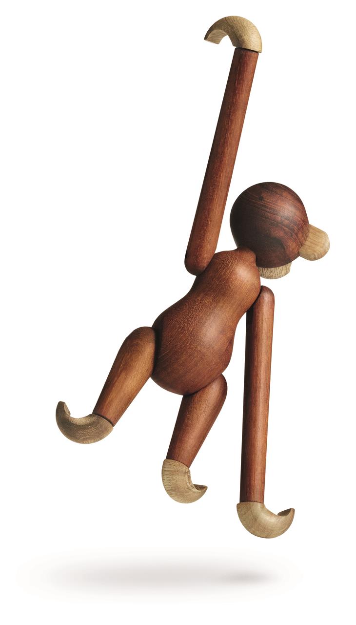 Das Bild zeigt eine kleine Affenfigur aus Teak- und Limbaholz. Sie hat bewegliche Arme und Beine und wirkt, als würde sie klettern.