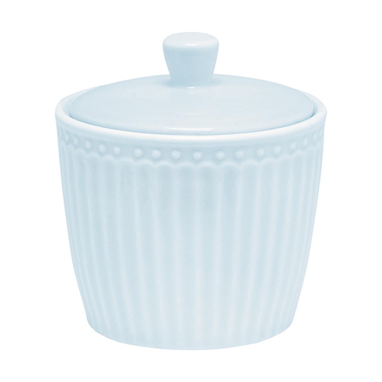 Die Abbildung zeigt eine Zuckerdose in blassem Blau mit Deckel. Das Gefäß hat ein schlichtes, geriffeltes Design und gehört zur Serie "Alice".