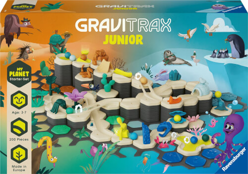 Auf dem Bild ist das Spiel "Gravitrax Junior" zu sehen, das für Kinder im Alter von 3 bis 7 Jahren geeignet ist. Die Verpackung zeigt eine bunte Spiellandschaft mit vielen Tieren und Bauteilen.