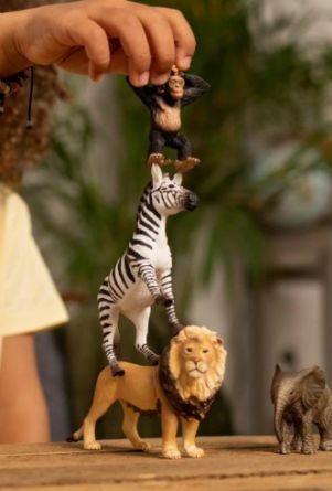 Abgebildet ist ein Artikel mit dem Namen Schleich. Es handelt sich um ein Produkt, vermutlich ein Spielzeug.