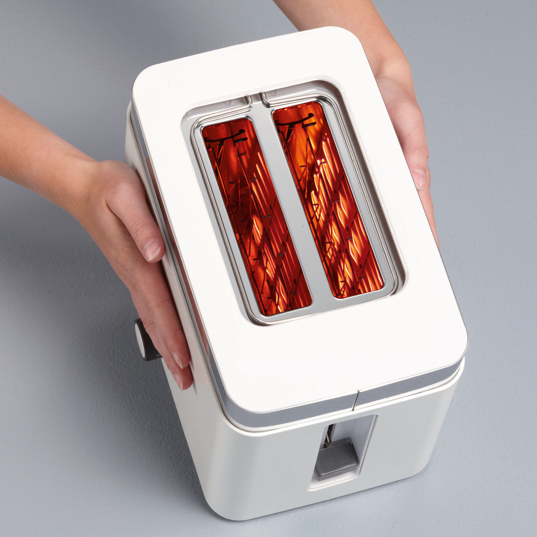 Zu sehen ist der Toaster TO61 in Weiß. Das Bild zeigt das wärmeisolierte Gehäuse des Produkts.