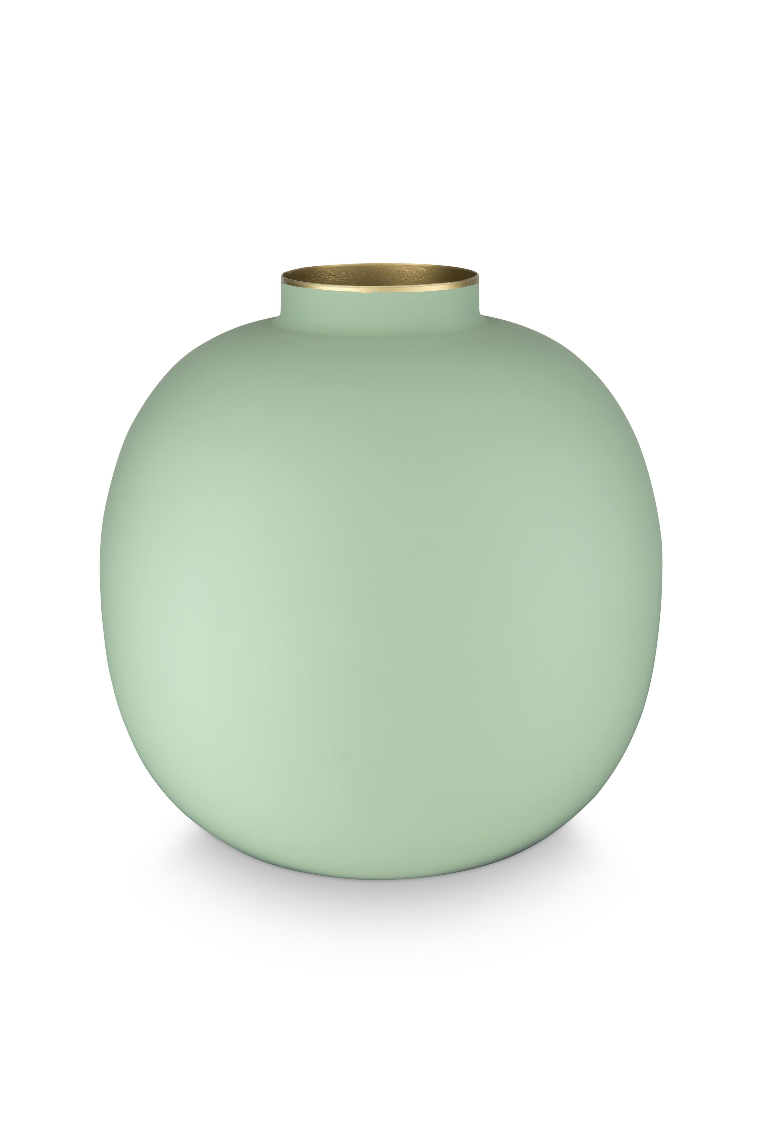 Dieses Bild zeigt die Vase Metal Matt Bright Green mit einer Höhe von 23 cm. Die Vase besticht durch ihre frische grüne Farbe und wirkt sehr modern.