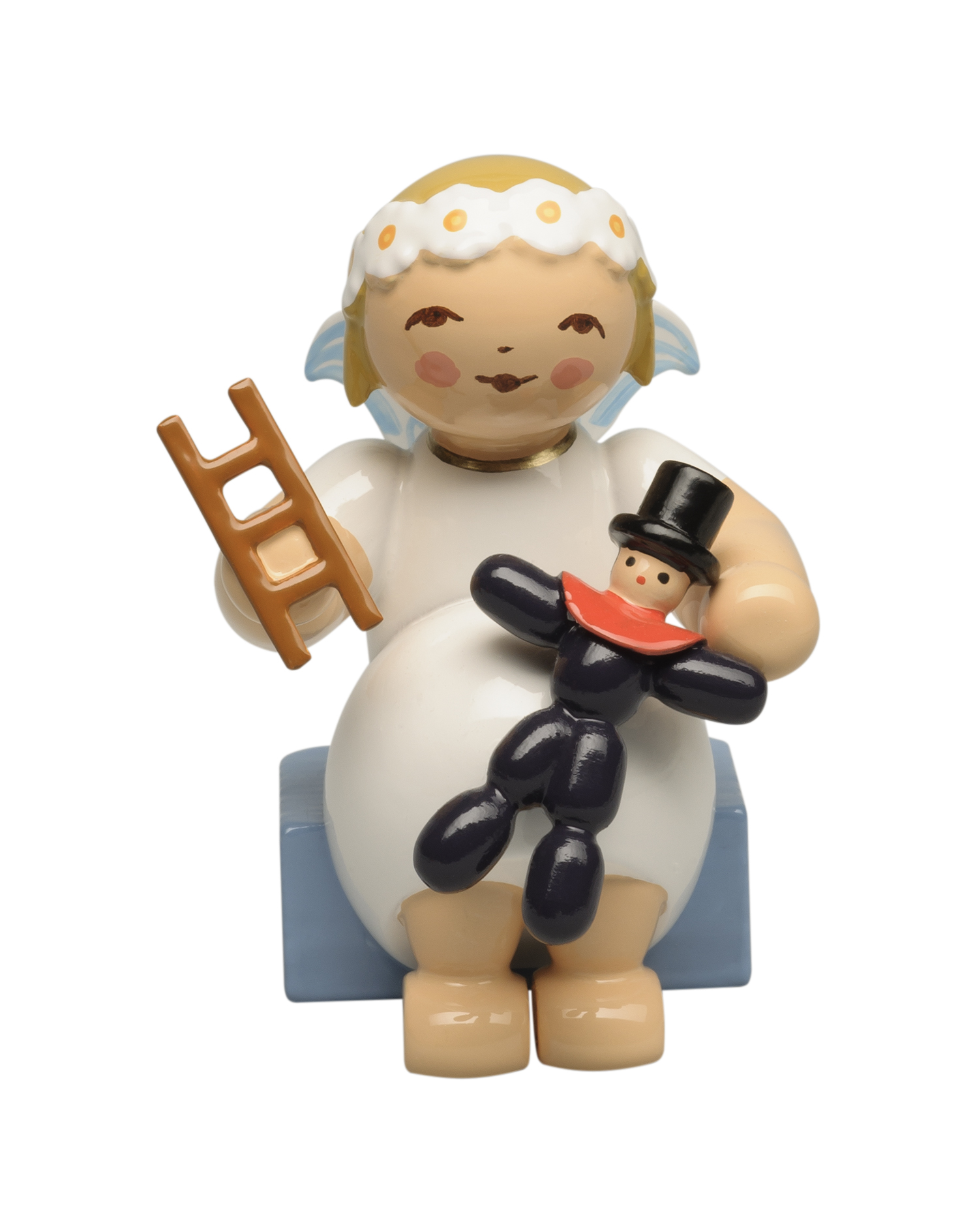 Margeritenengel, sitzend, mit Pflaumentoffel
