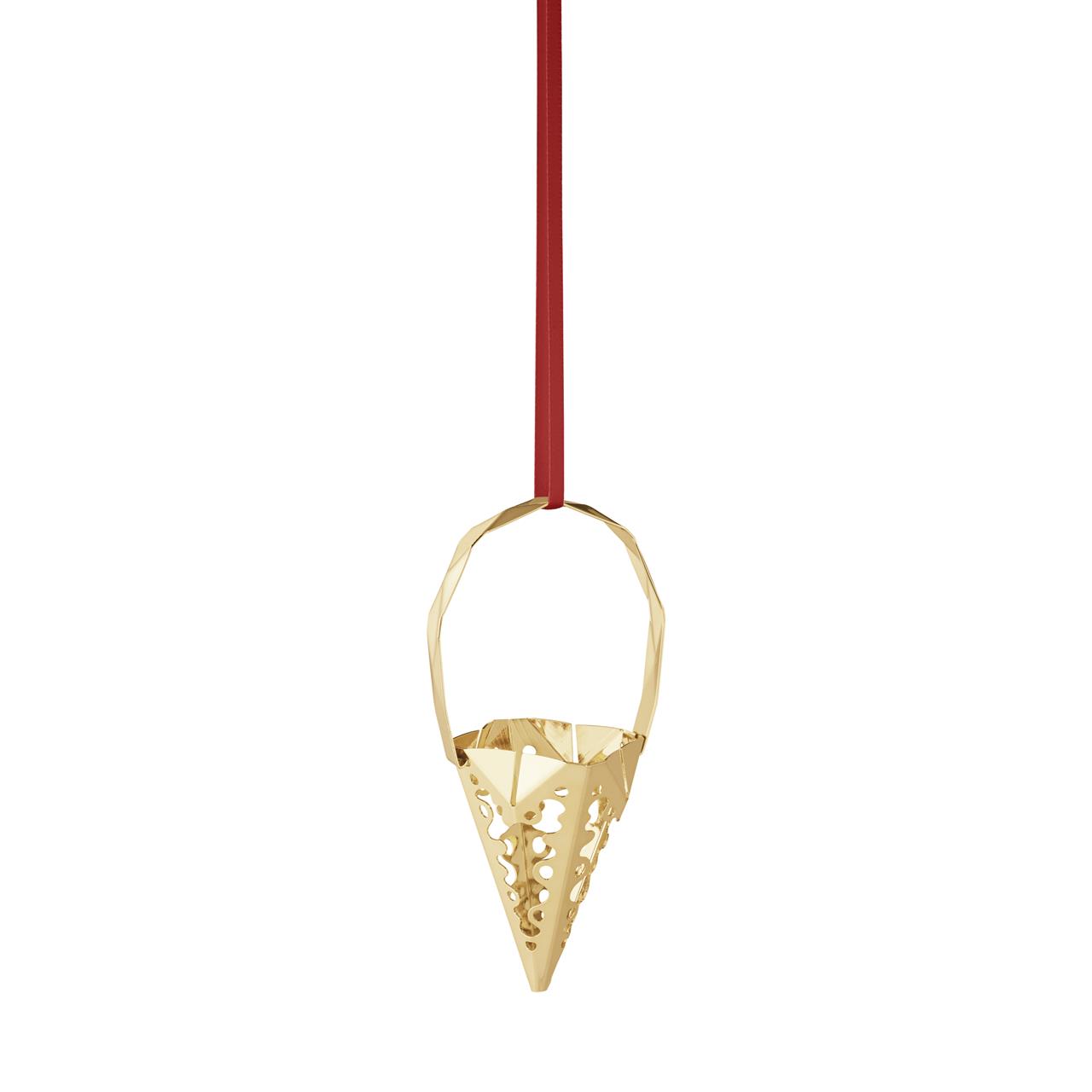 Das Bild zeigt ein goldenes Weihnachtsornament in Form eines Zapfens. Es hängt an einem roten Band.