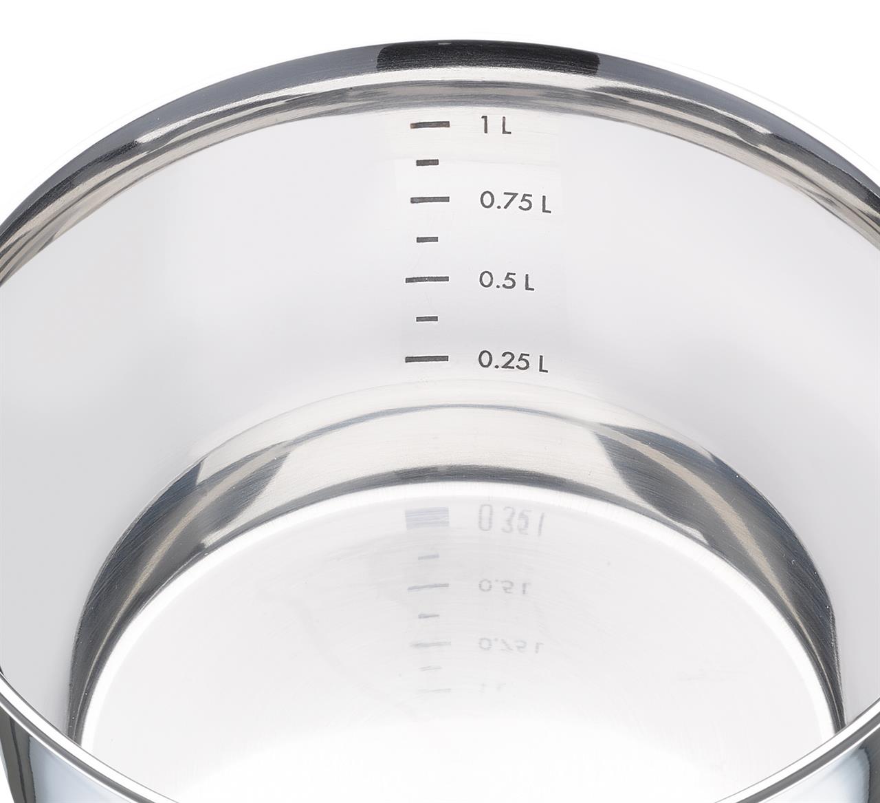 Der Stielkasserolle 1000 ml ist ein Kochtopf aus Edelstahl mit eingebauter Messskala. Die Skala zeigt Füllmengen von 0,25 bis 1 Liter an.
