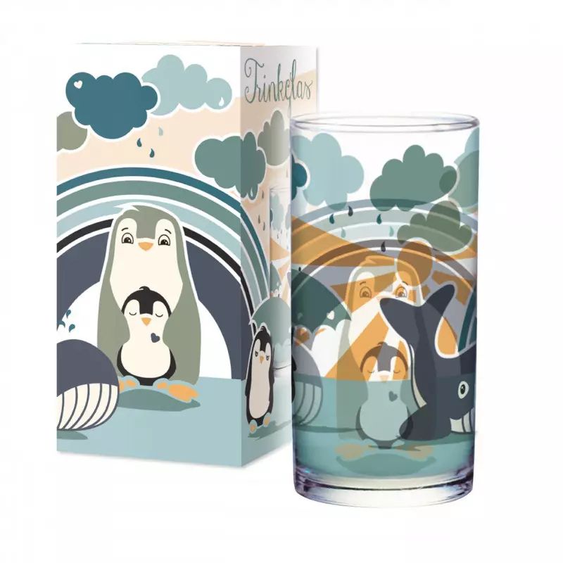 Das Bild zeigt ein Tapirella Trinkglas mit einer Pinguin Familie. Das Glas ist dekorativ gestaltet.