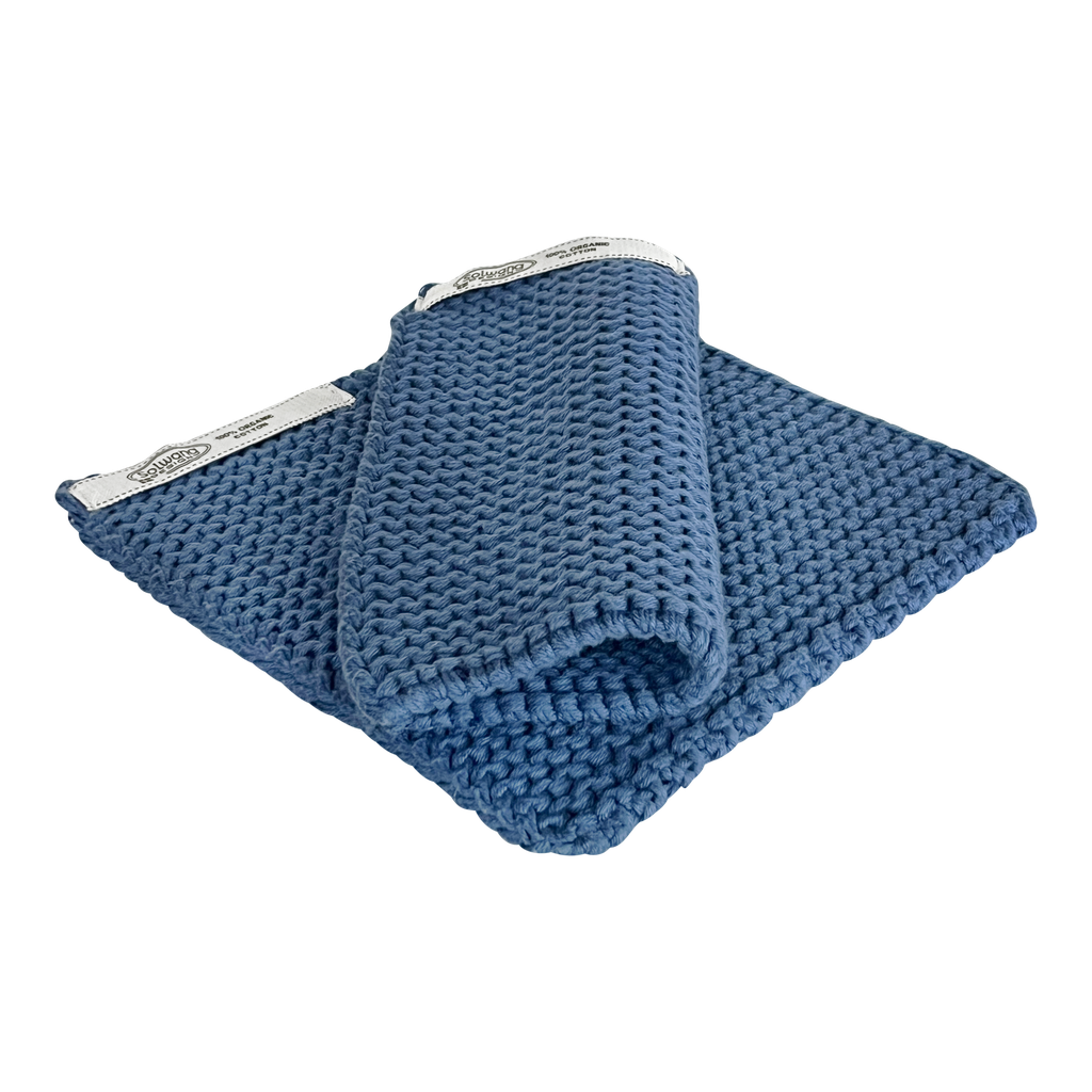 Paar Topflappen in staubigem Blau aus Biobaumwolle, jeweils 22x22 cm groß. Ideal zum Schutz vor heißen Oberflächen in der Küche.