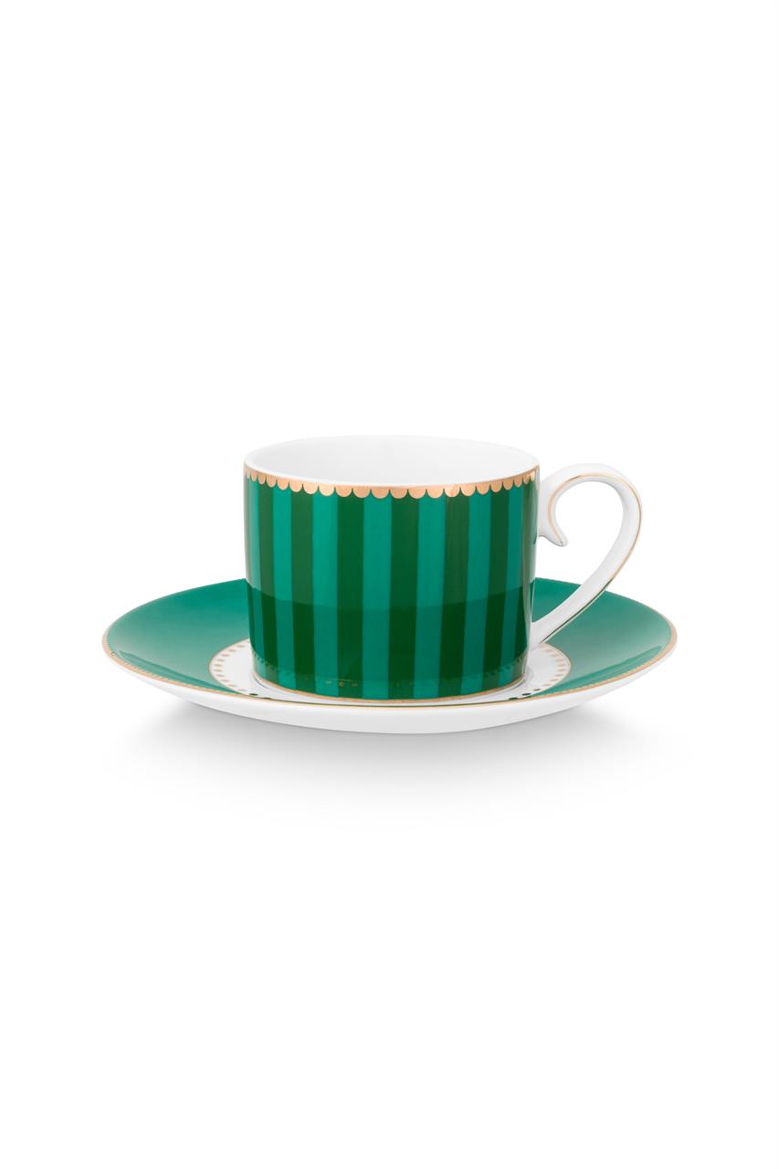 Die Espressotasse mit Untertasse „Love Birds“, Stripes, ist in einem kräftigen Smaragdgrün mit goldenen Akzenten gestaltet. Das Set wirkt elegant und modern durch das gestreifte Design.