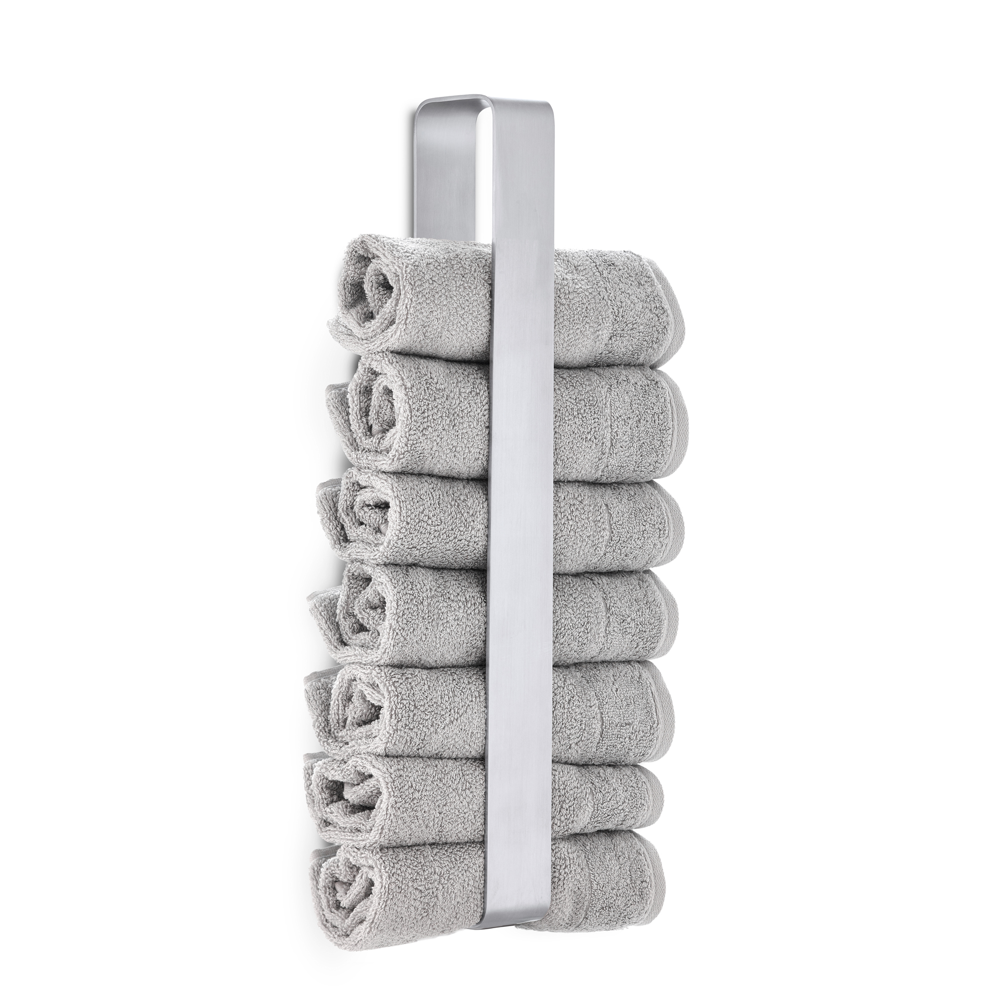 Auf dem Bild sind mehrere aufgerollte, graue Handtücher in einem vertikalen Metallhalter zu sehen. Der Halter ist schlicht und modern gestaltet und hängt an der Wand.