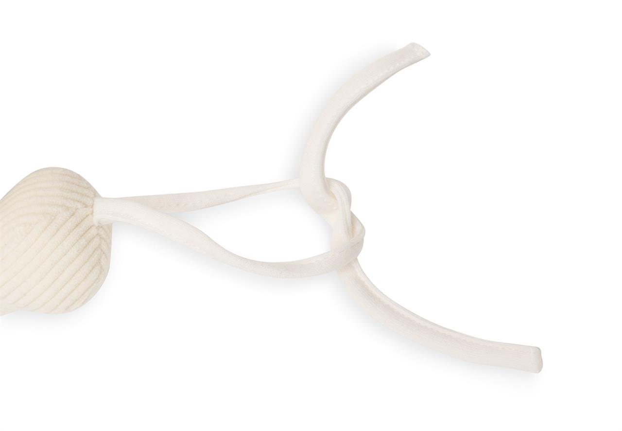 Das Bild zeigt einen Teil der Aktivitäten-Spirale Lovely Birds. Zu sehen ist ein weicher, cremefarbener Stoffarm der Spirale auf weißem Hintergrund.