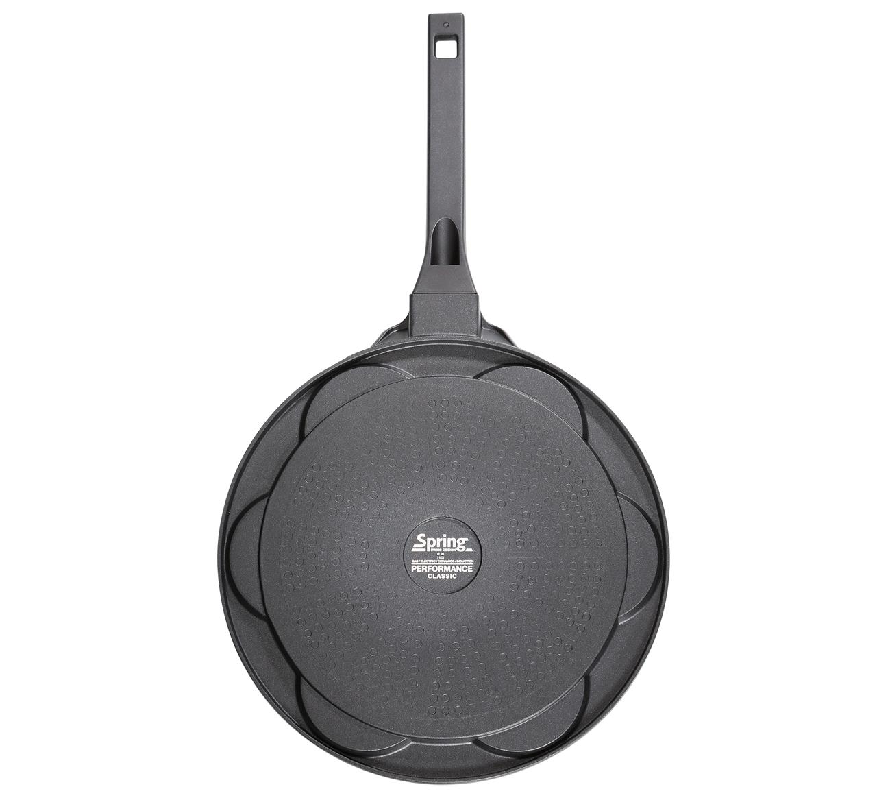 Das Bild zeigt eine Pancake-Pfanne mit einem Durchmesser von 26 cm. Die Pfanne ist schwarz und hat einen langen Griff.