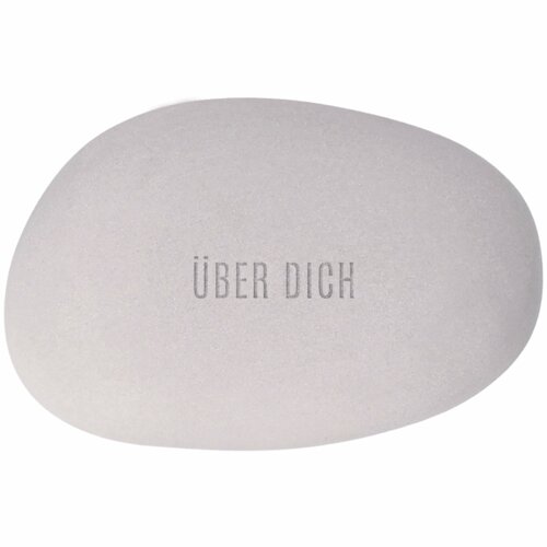 Dieses Bild präsentiert verschiedene Wohn-Accessoires. Die Dekoration wirkt modern und freundlich.