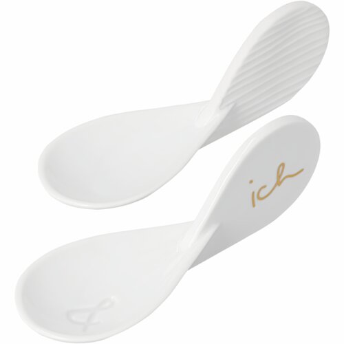 Besteckprodukte, insbesondere kleine Löffel, sind auf dem Foto abgebildet. Sie werden gesammelt präsentiert.