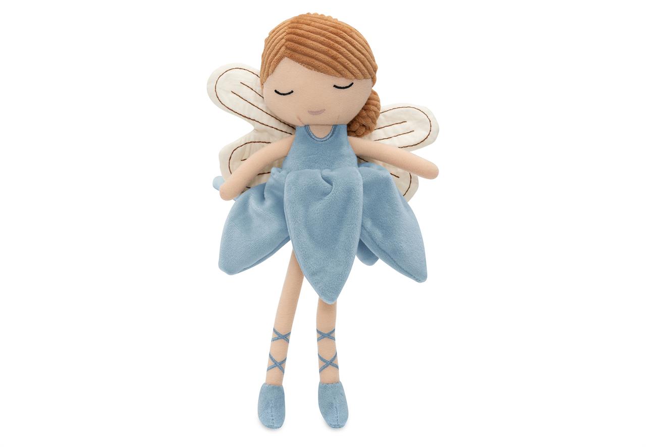 Das Bild zeigt ein Kuscheltier in Form einer Fee namens „Fairy Amy“. Sie trägt ein hellblaues Kleid und hat Flügel auf dem Rücken.